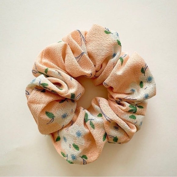 2 Piece Pink Floral Scrunchie Bow Bundle - Picture 3 of 3